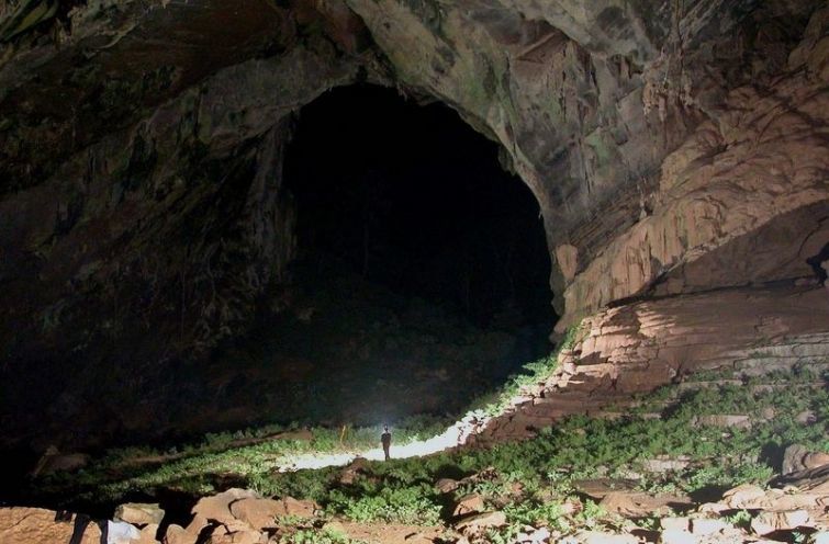 Самая большая пещера Шондонг